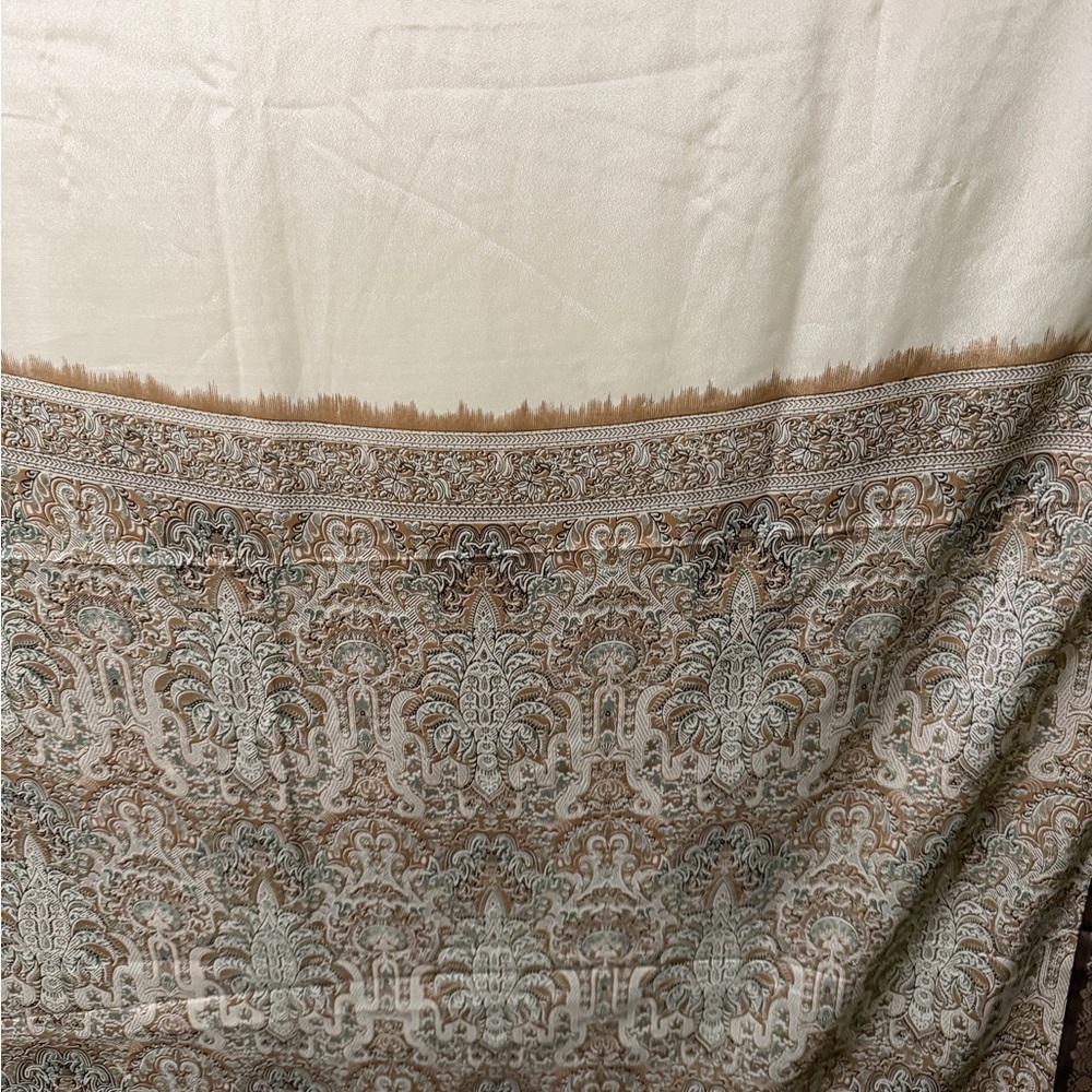 Elegant Paisley Patterned Cream Colored Saree